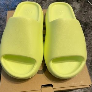 Yeezy Glow Slide